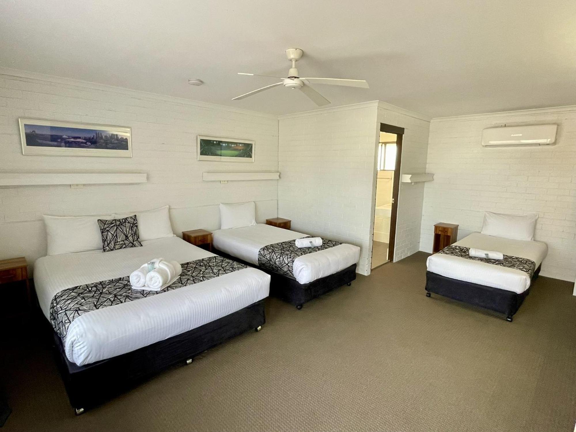 קופס הארבור Coastal Bay Motel חדר תמונה